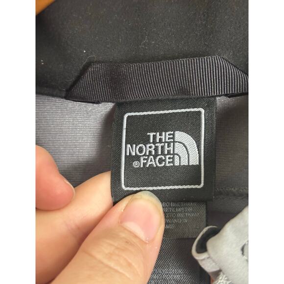 The North Face Softshell Jacket - Women's Gray
Full Zip Stand Collar - Picture 5 of 7